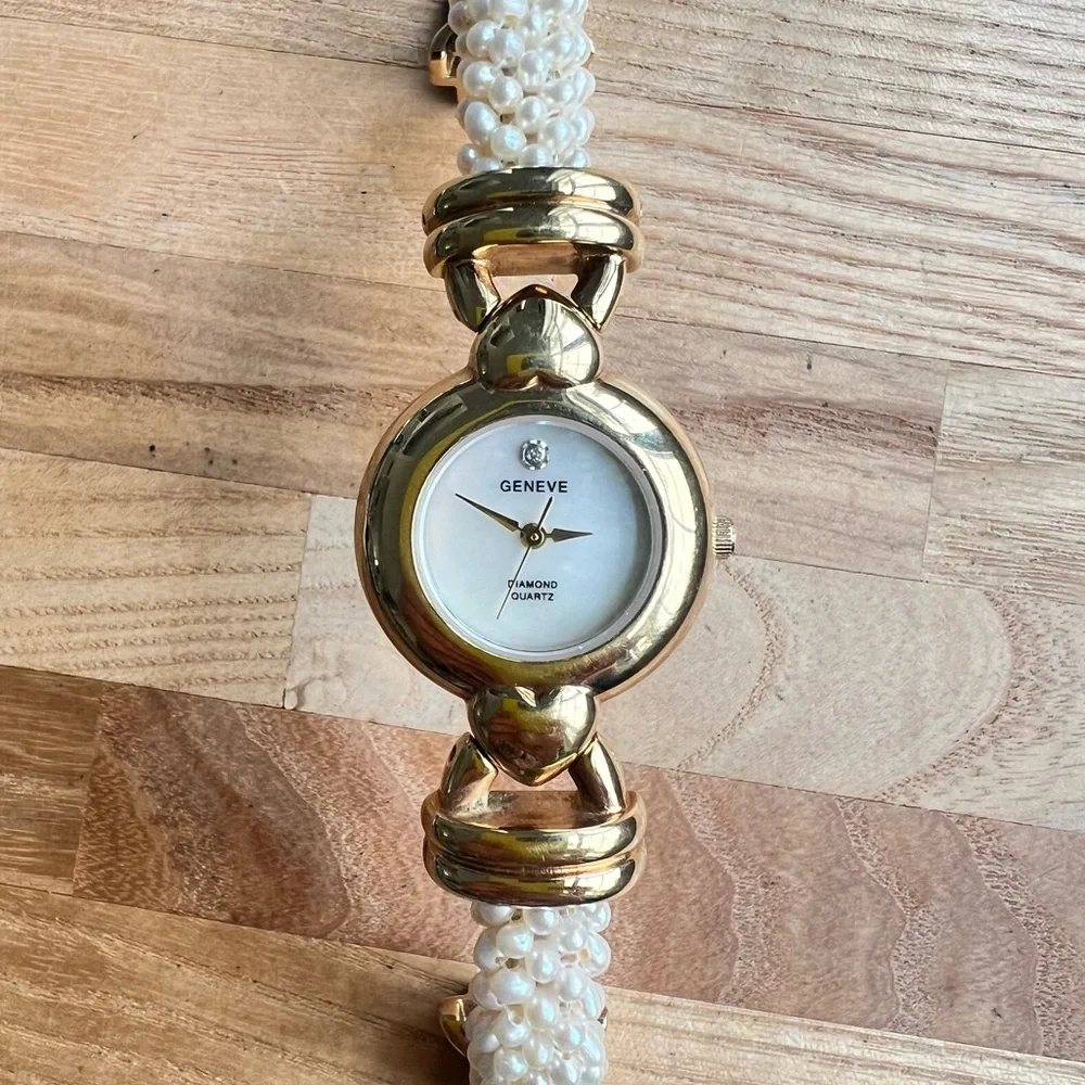 Geneve ladies Diamond gold tone pearls and hearts bracelet watch NEW BATTERY